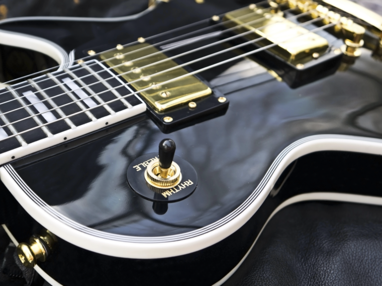 Strat vs. Les Paul: Which One Should You Buy?