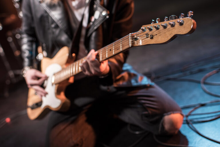 How to Play Seven Nation Army on Guitar (Easy Riff, Step by Step)